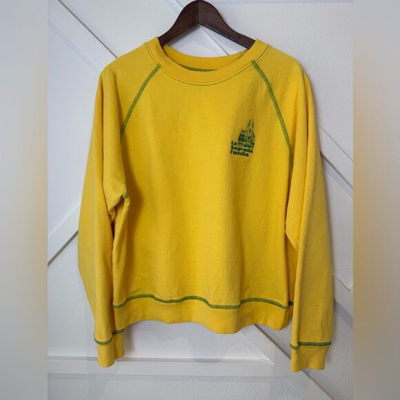 NWOT Made Some Souvenirs Sagrada Familia Sweatshirt Yellow Size Small - Picture 2 of 9